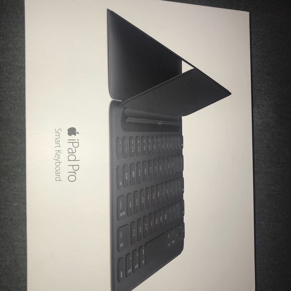 iPad Pro Smart Keyboard – BRAND NEW - Picture 1 of 4